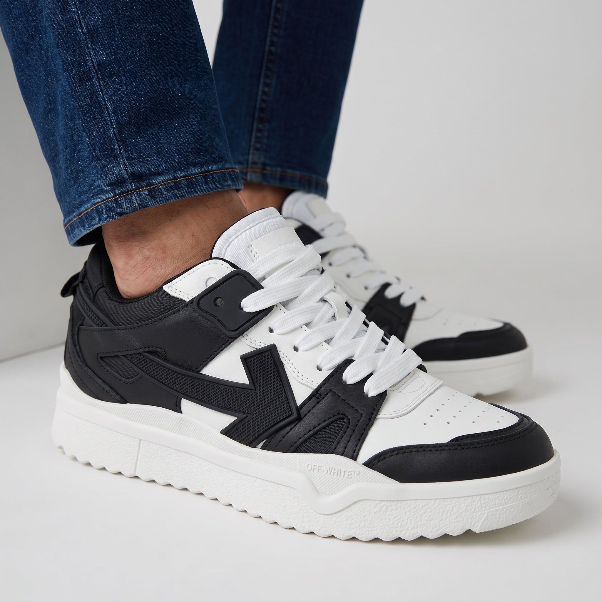 Off-White Chunky Trainer β Black & White ππ€