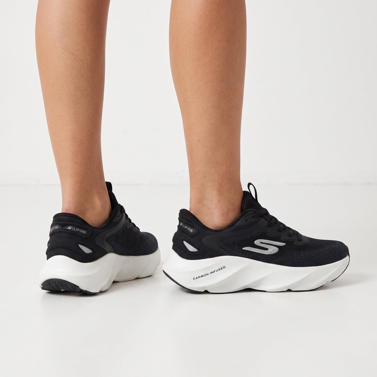 Skechers Max Cushion Carbon Runner β Black