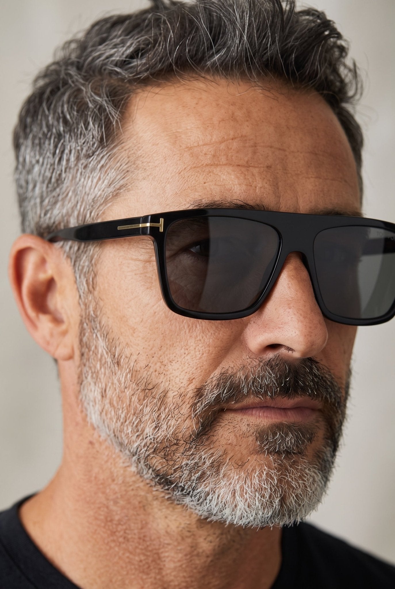 Tom Ford Sunglasses β Black T-Logo Squared Frame πΆοΈ