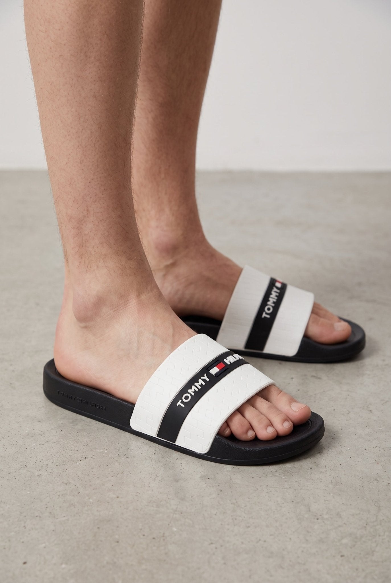 Tommy Hilfiger Logo Pool Slide β White/Black π©΄