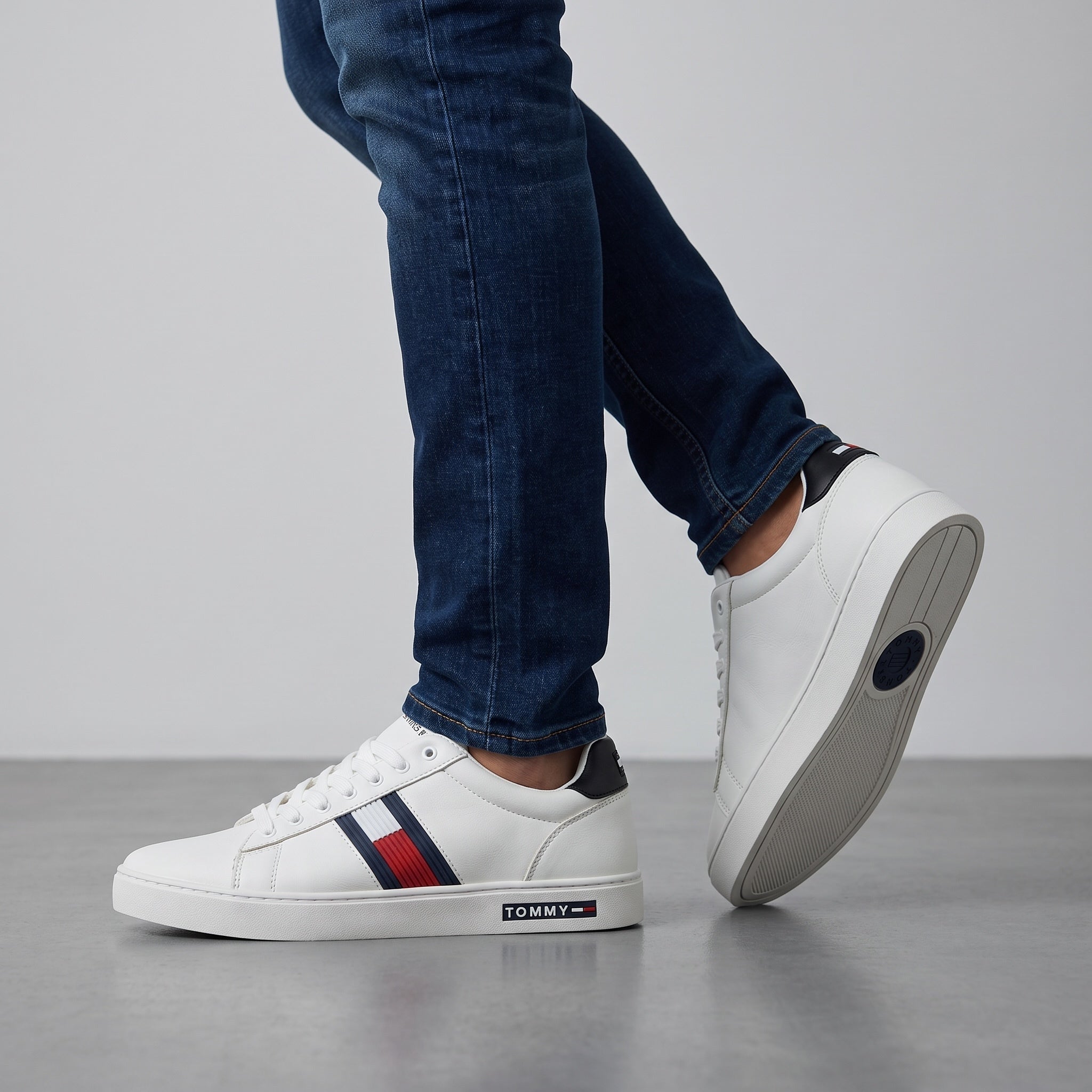 Tommy Hilfiger Signature Court Sneaker β White π