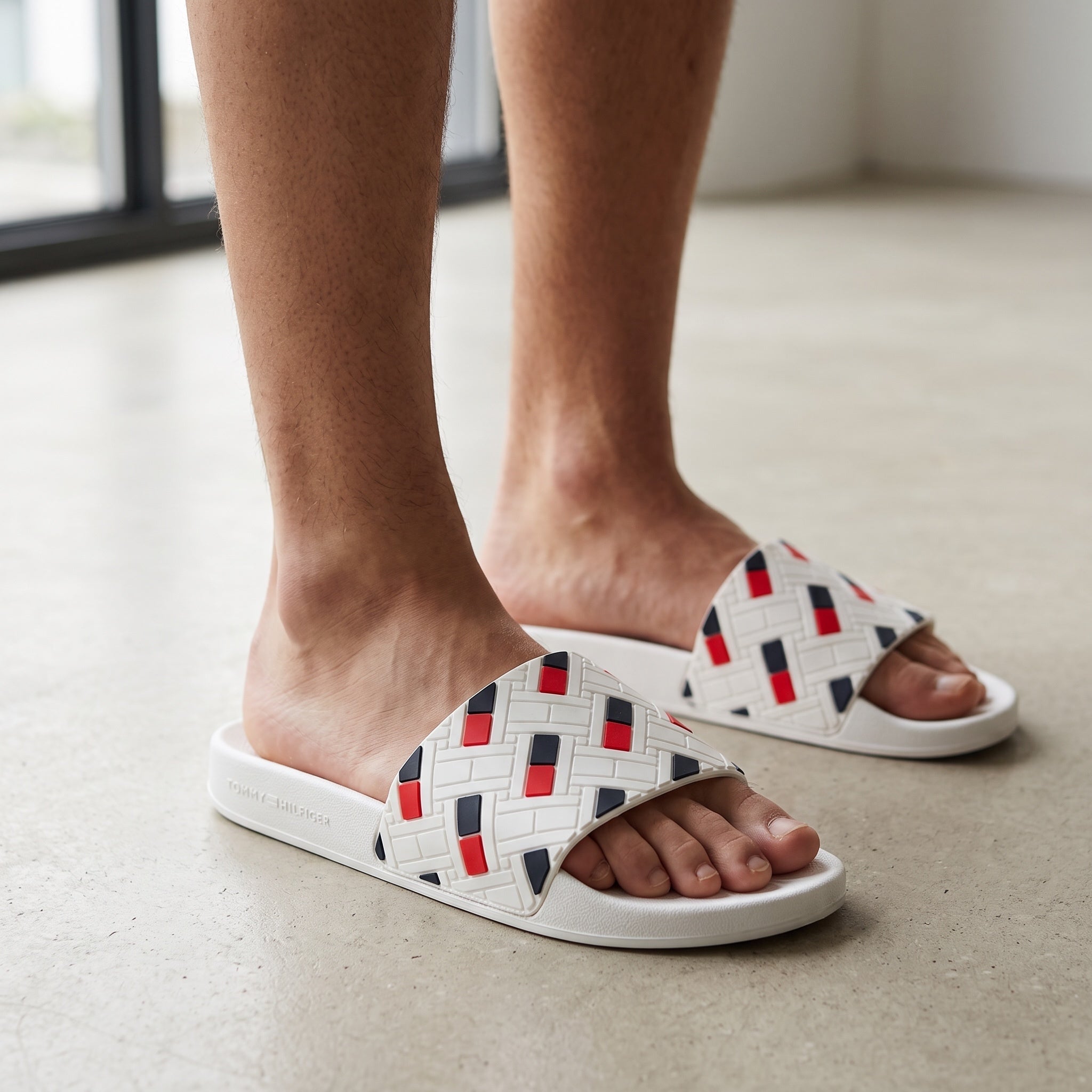 Tommy Hilfiger Slides β White Geo Logo π©΄