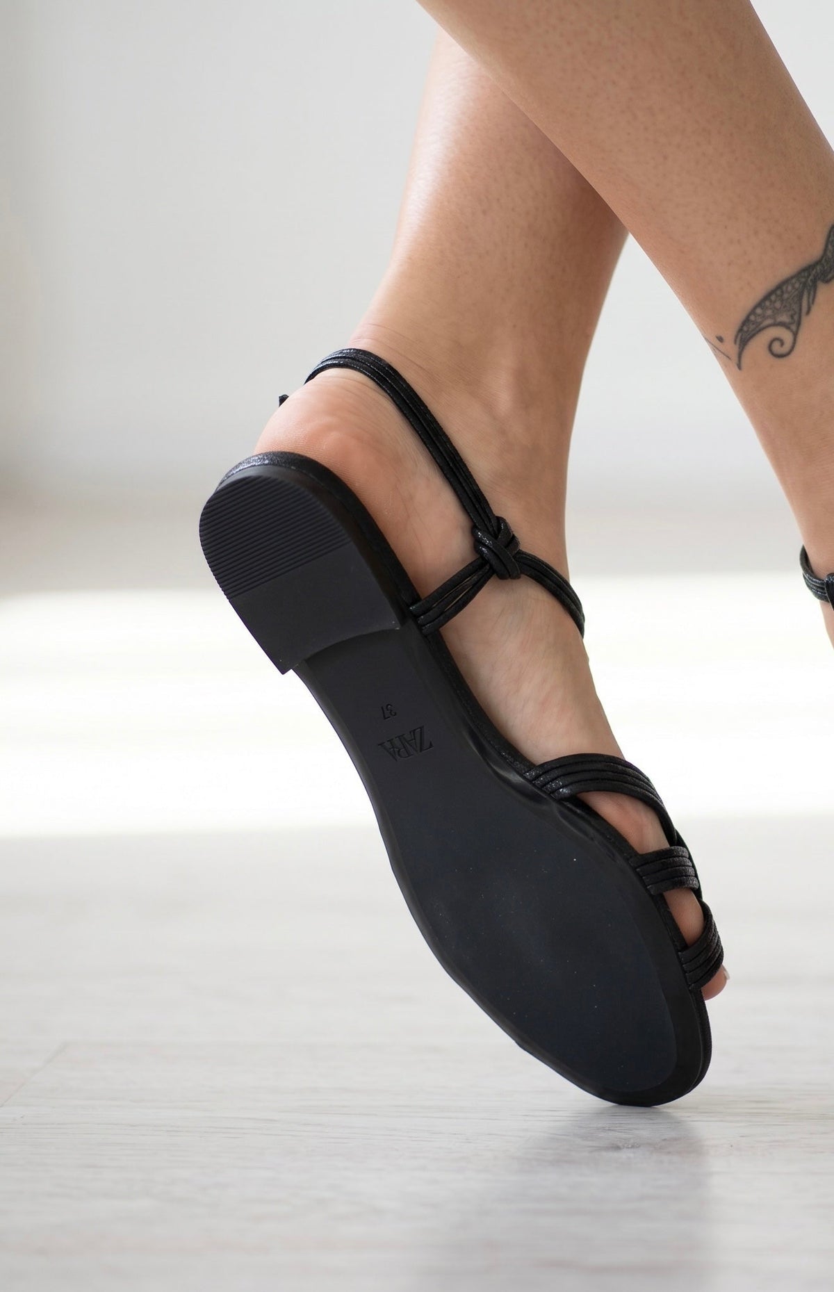 Zara Knotted Strappy Flat Sandals π€β¨