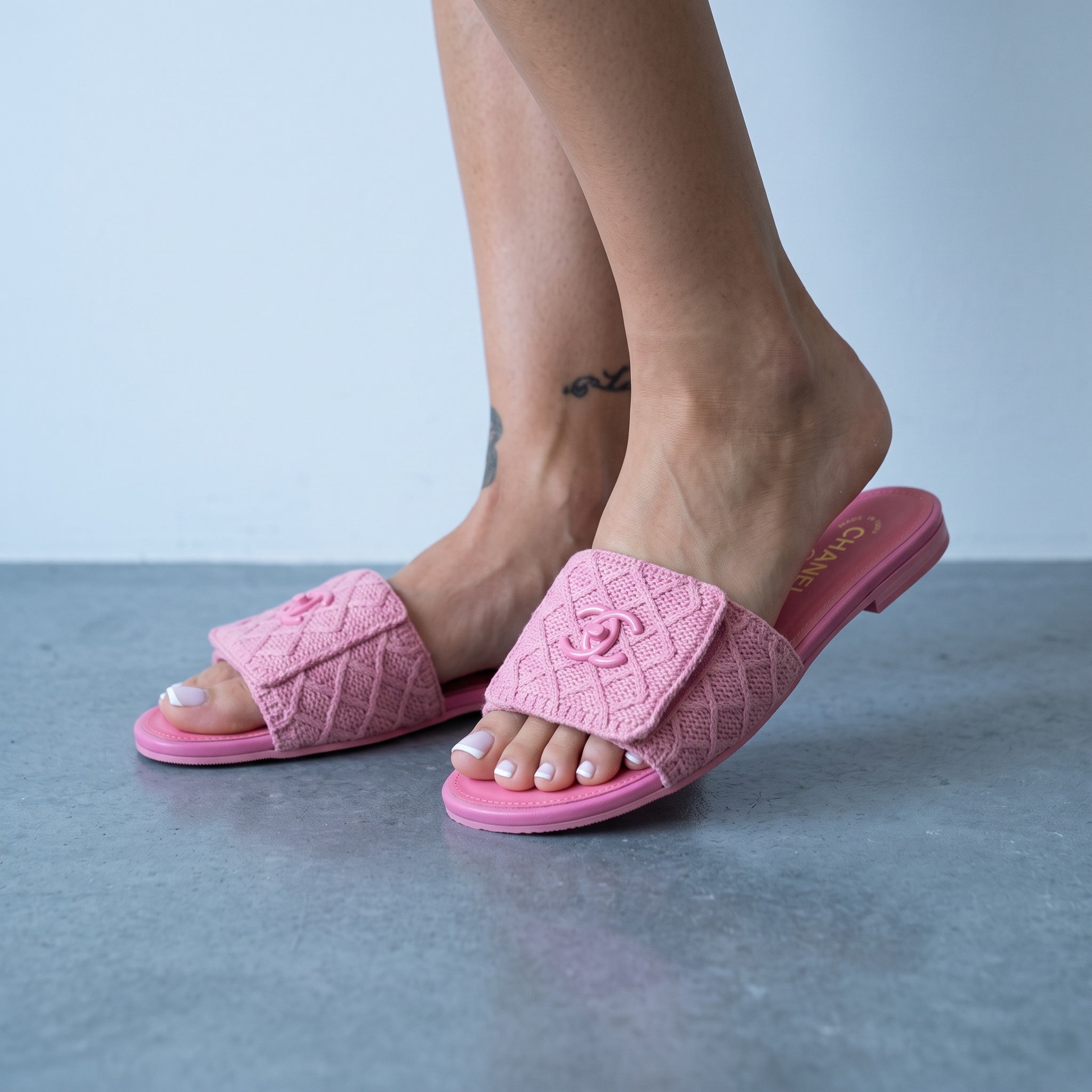 Chanel Pink Quilted Slide – CC Logo Mules 🩷