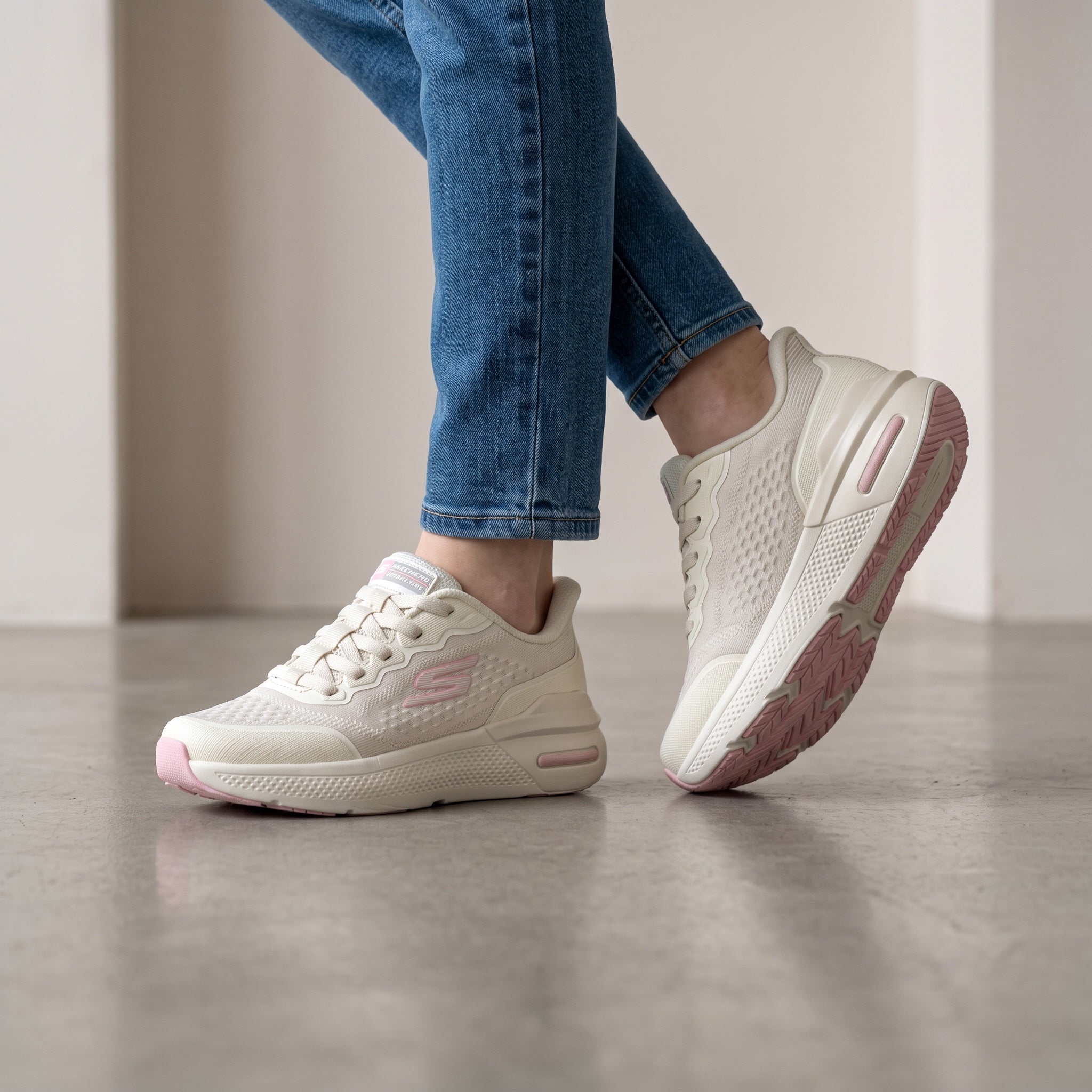 Skechers Performance Trainer – Cream Pink 👟