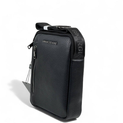 🖤 Armani Exchange Black Crossbody Bag – Effortless Luxury for Everyday Use
