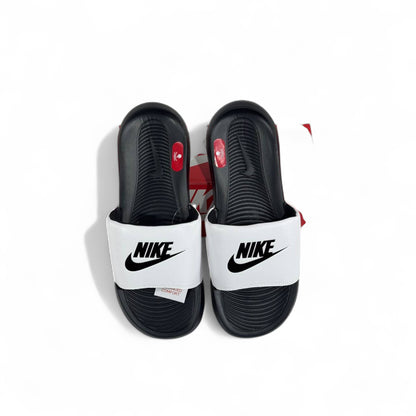 ⚪ Nike Black & White Slides – Iconic Contrast Comfort Slippers 🖤✔️
