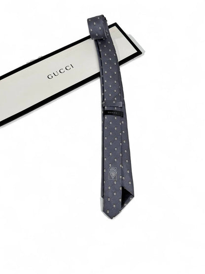 ⚪ Gucci Luxury Silk Tie – Grey with Subtle Motif Pattern 👔✨ | Designer Men’s Necktie