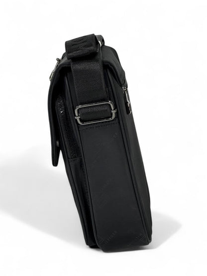 🖤 Tommy Hilfiger Black Logo Crossbody Bag – Premium Flap Design