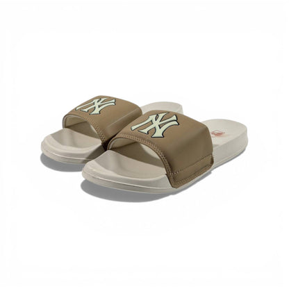 🤎 New York Yankees Slides – Beige Classic Edition ⚾✨