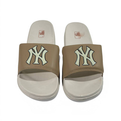 🤎 New York Yankees Slides – Beige Classic Edition ⚾✨