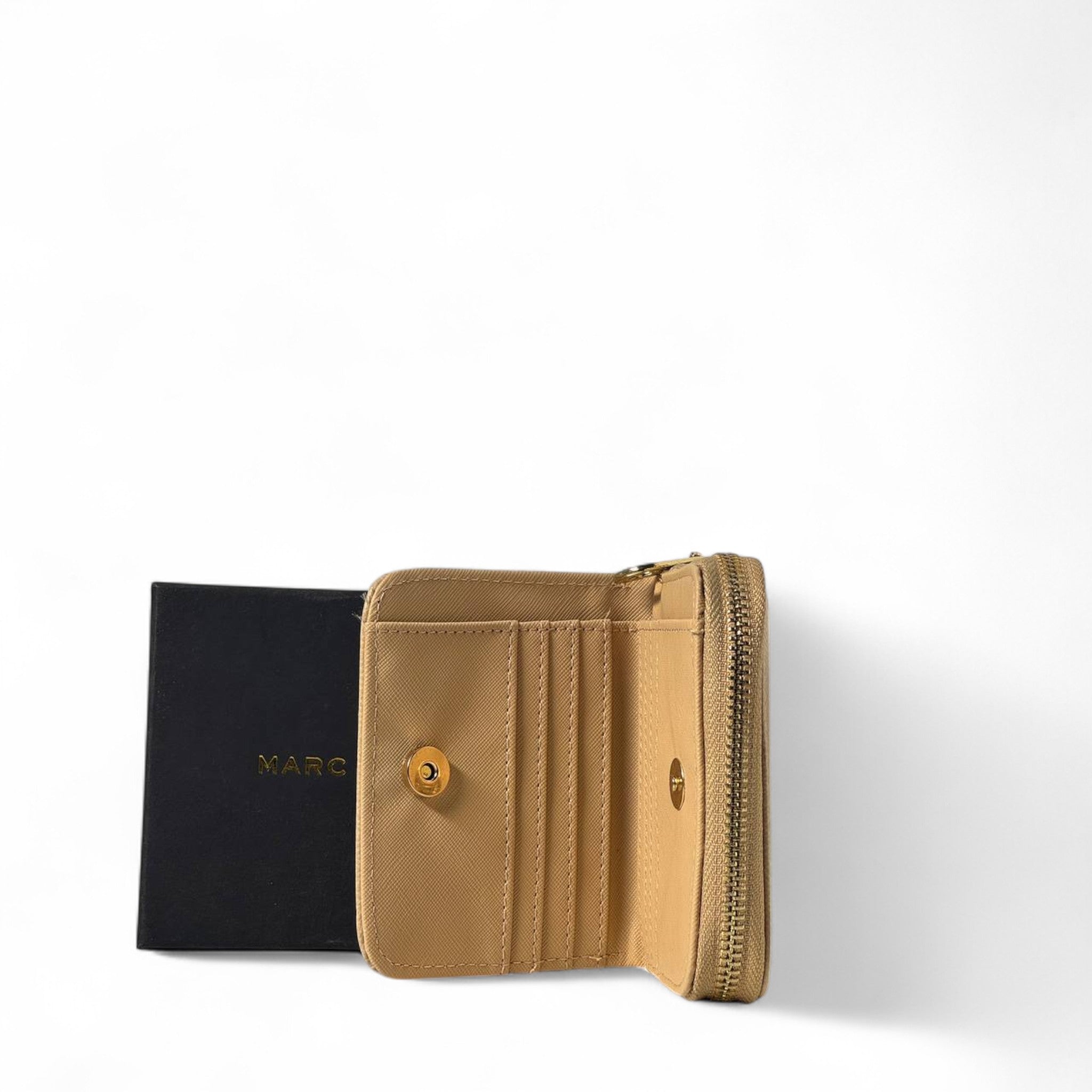 🤍 Marc Jacobs Beige Saffiano Leather Zip Wallet