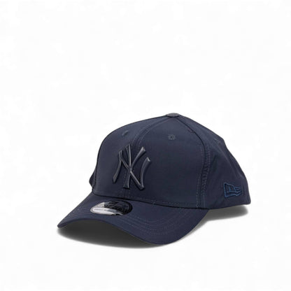 🧢 New York Yankees Midnight Navy Gloss Logo Cap – Premium Edition