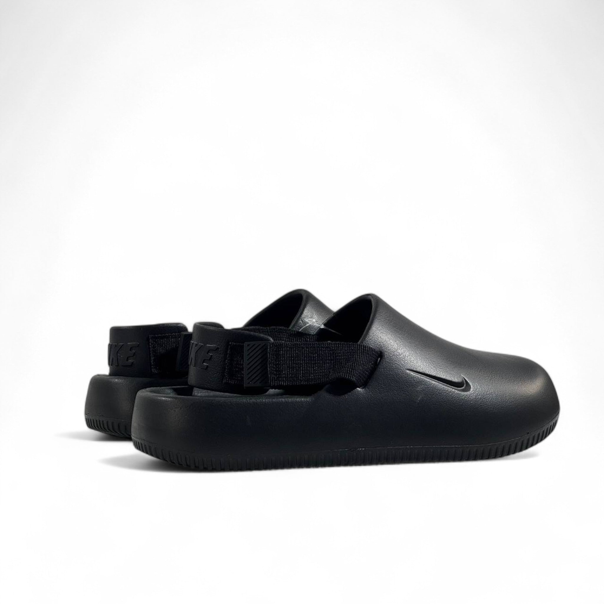 Nike Black Leather Clogs – Minimalist Comfort