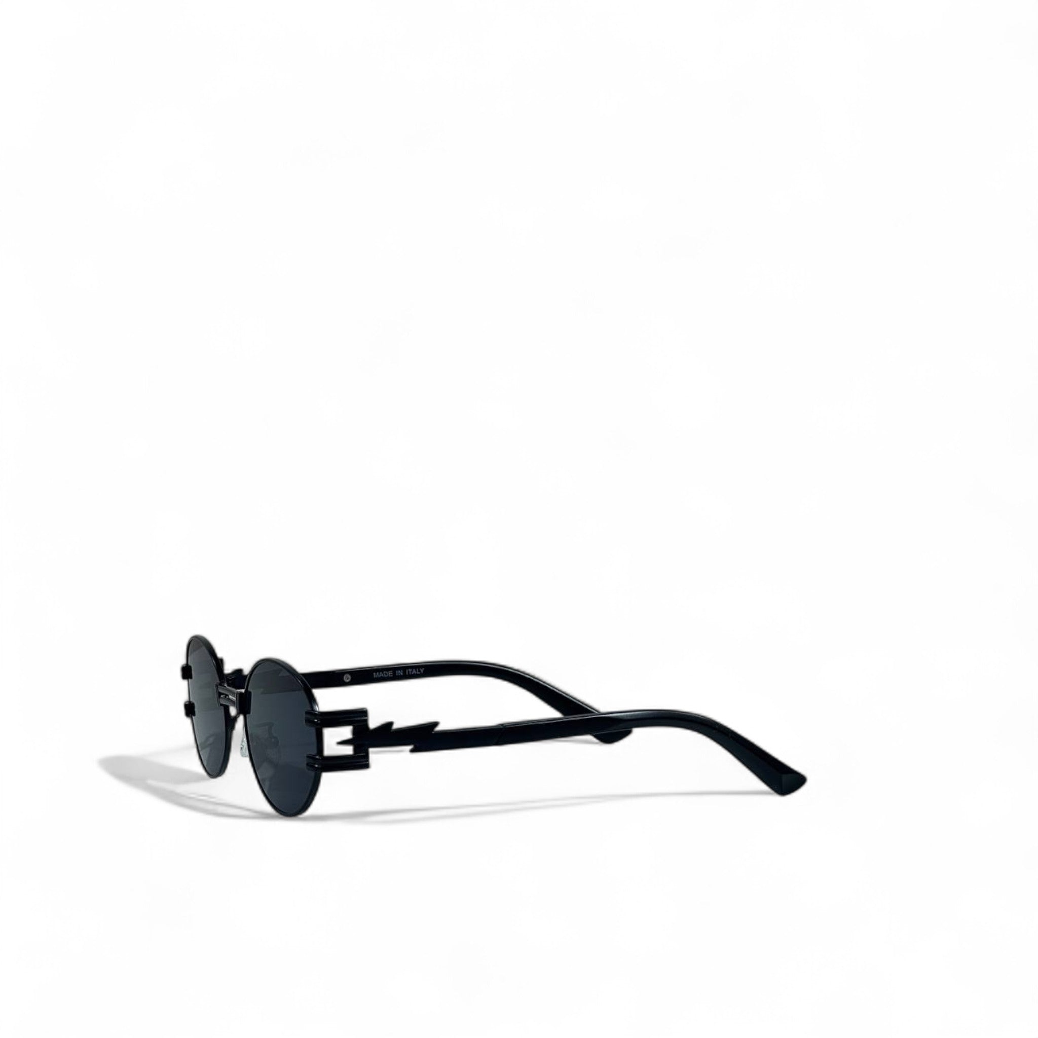 🖤 Oval Frame Luxury Sunglasses – Bold Black Edition 🕶️✨