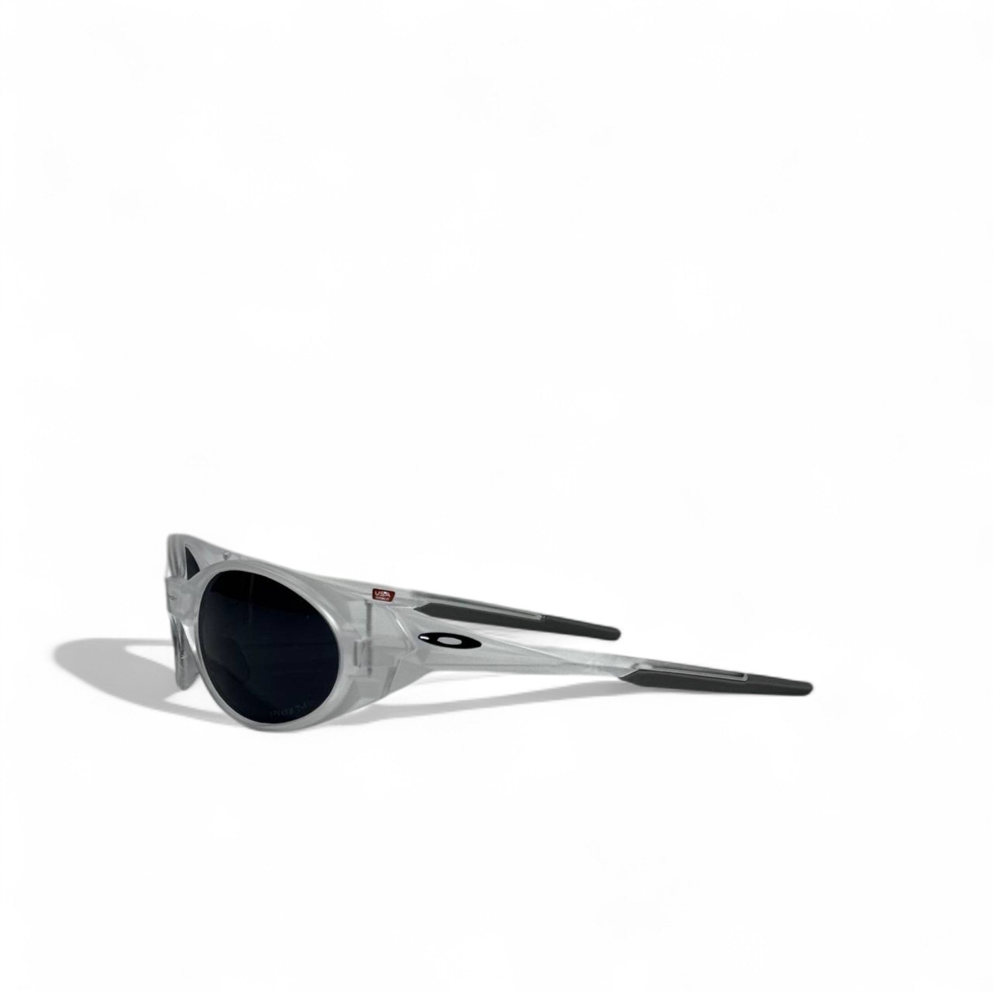 ⚪ Oakley Retro Oval Sunglasses – Frosted Clear with Dark Lenses 🕶️💎