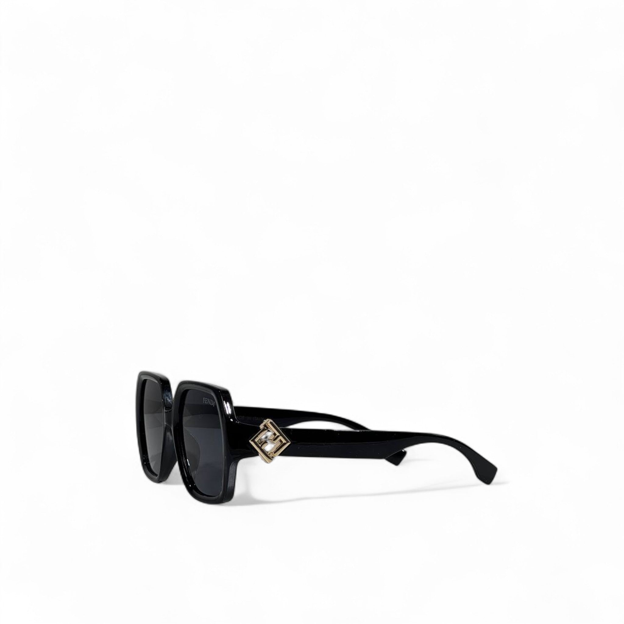 🖤 Fendi Oversized Black Square Sunglasses – Iconic Luxury