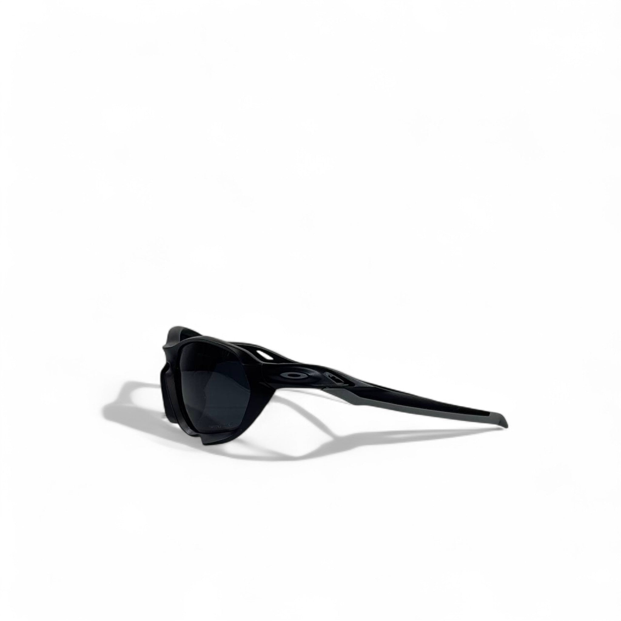 🕶️ Oakley Black Wraparound Sunglasses – Sporty Performance & Bold Style