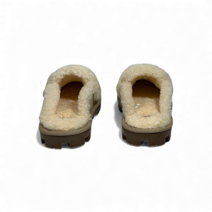 UGG Cozy Logo Slippers – Chestnut Shearling Comfort 🤎❄️