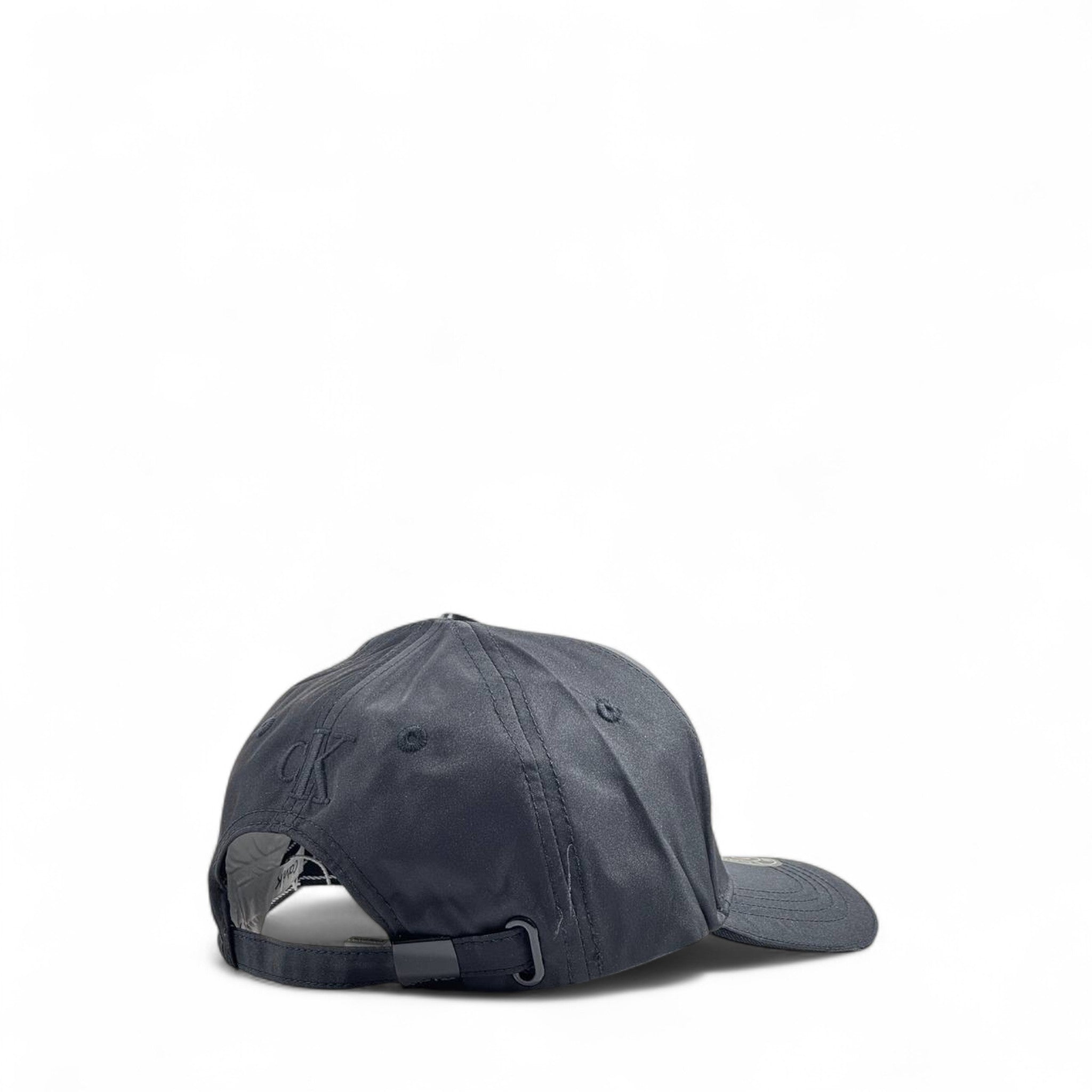 Calvin Klein Black Minimal Logo Cap – Modern Streetwear Essential 🧢✨