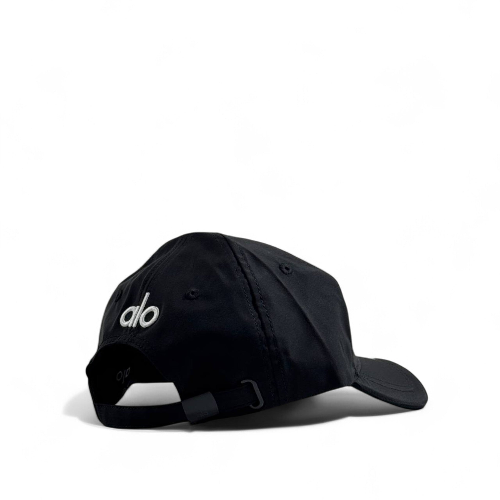 Alo Yoga Black Cap – Minimalist Activewear Style 🧢✨