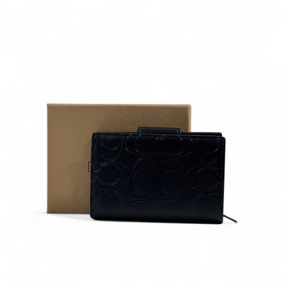 🖤 Coach Signature Embossed Black Leather Wallet – Sleek & Sophisticated ✨