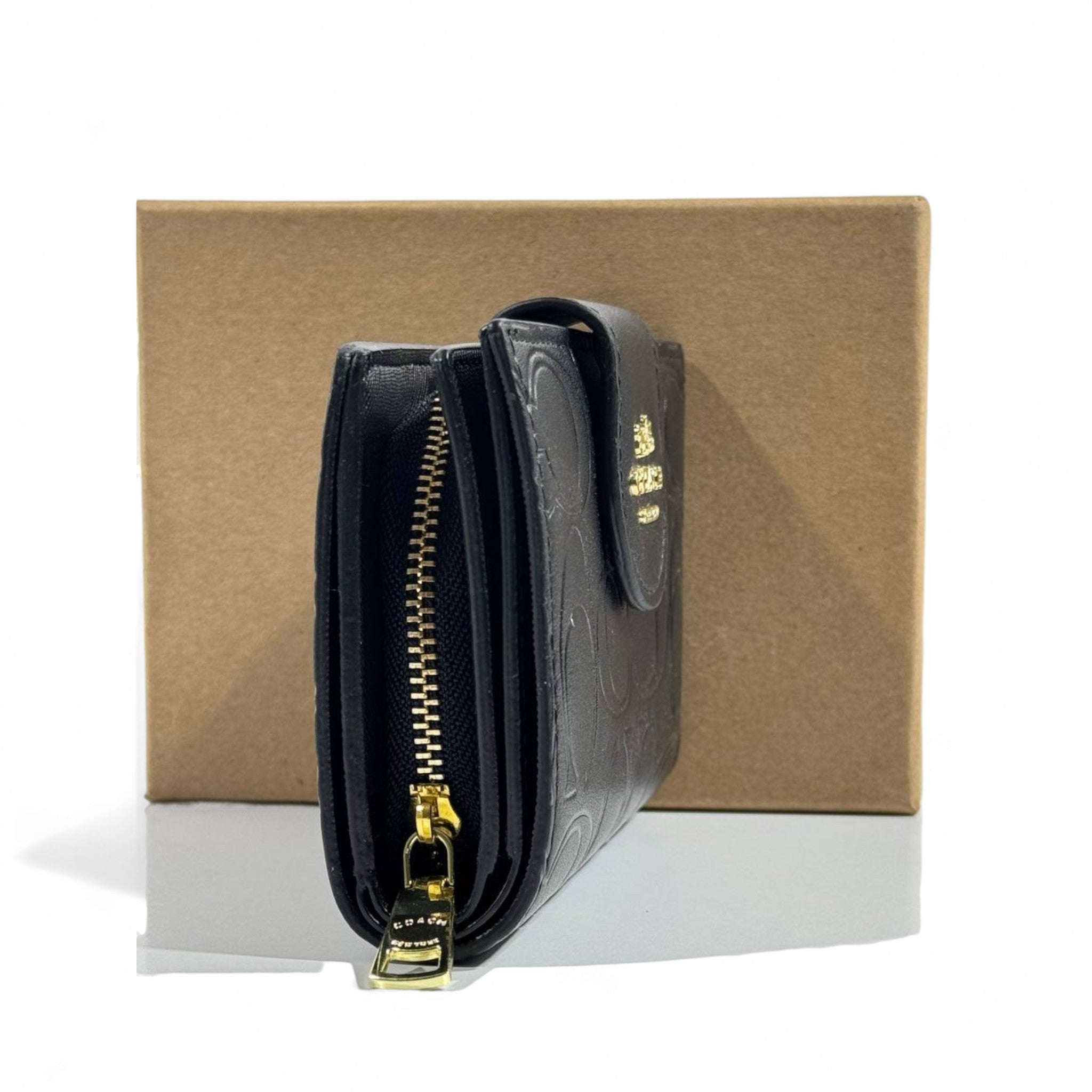 🖤 Coach Signature Embossed Black Leather Wallet – Sleek & Sophisticated ✨