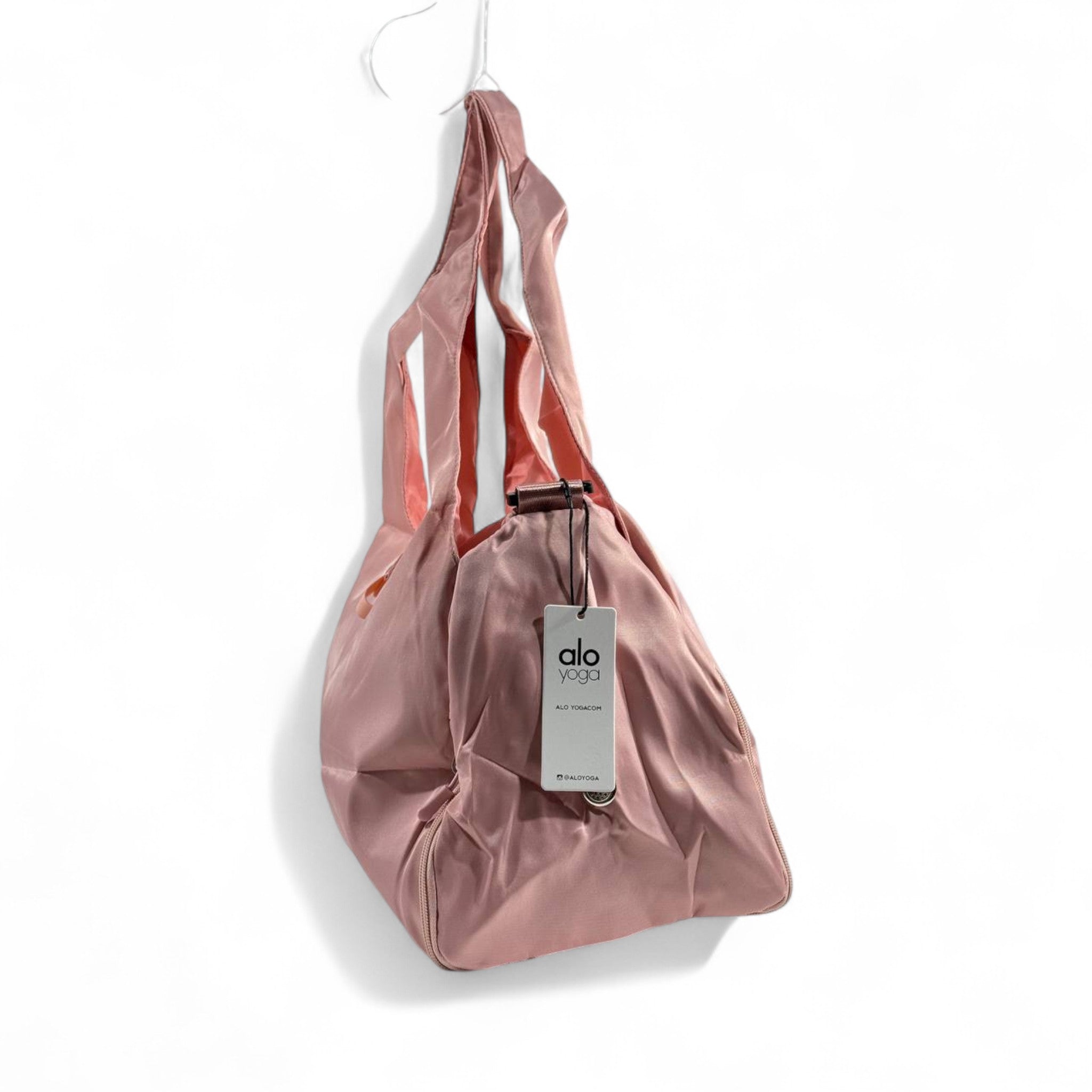 💗 Alo Pink Duffle Bag – Sporty, Chic & Spacious ✨