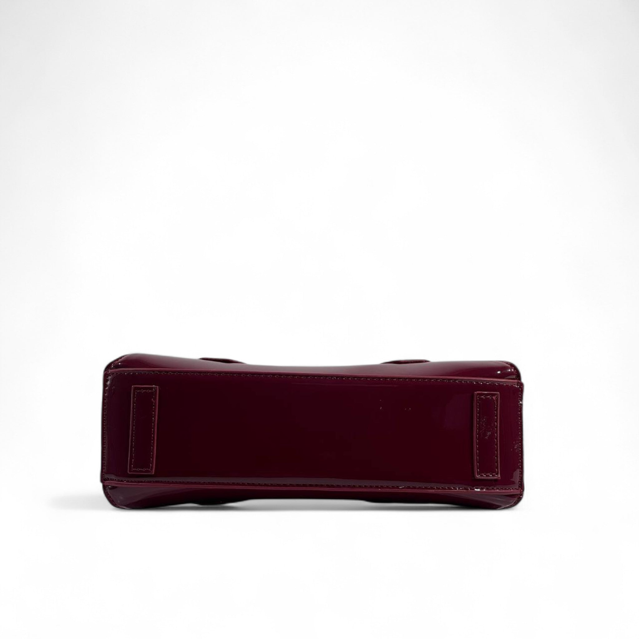 🍷 Givenchy Burgundy Patent Leather Handbag – Bold, Elegant & Iconic ✨