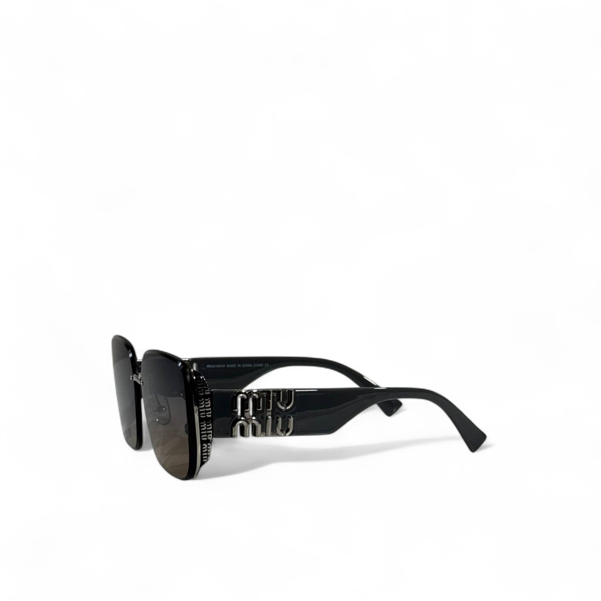 Miu Miu Oversized Square Sunglasses – Black Gradient Iconic Style 🖤✨