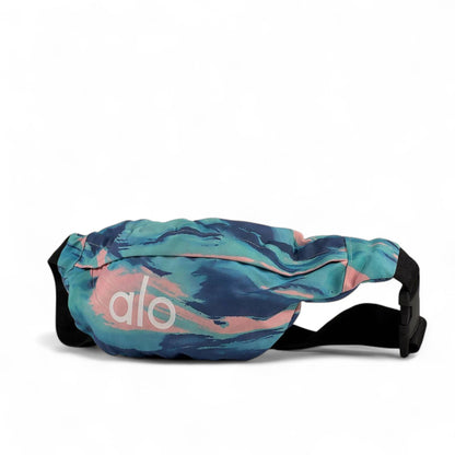 Alo Multicolor Tie-Dye Waist Bag – Festival & Streetwear Vibe 🌈🎒