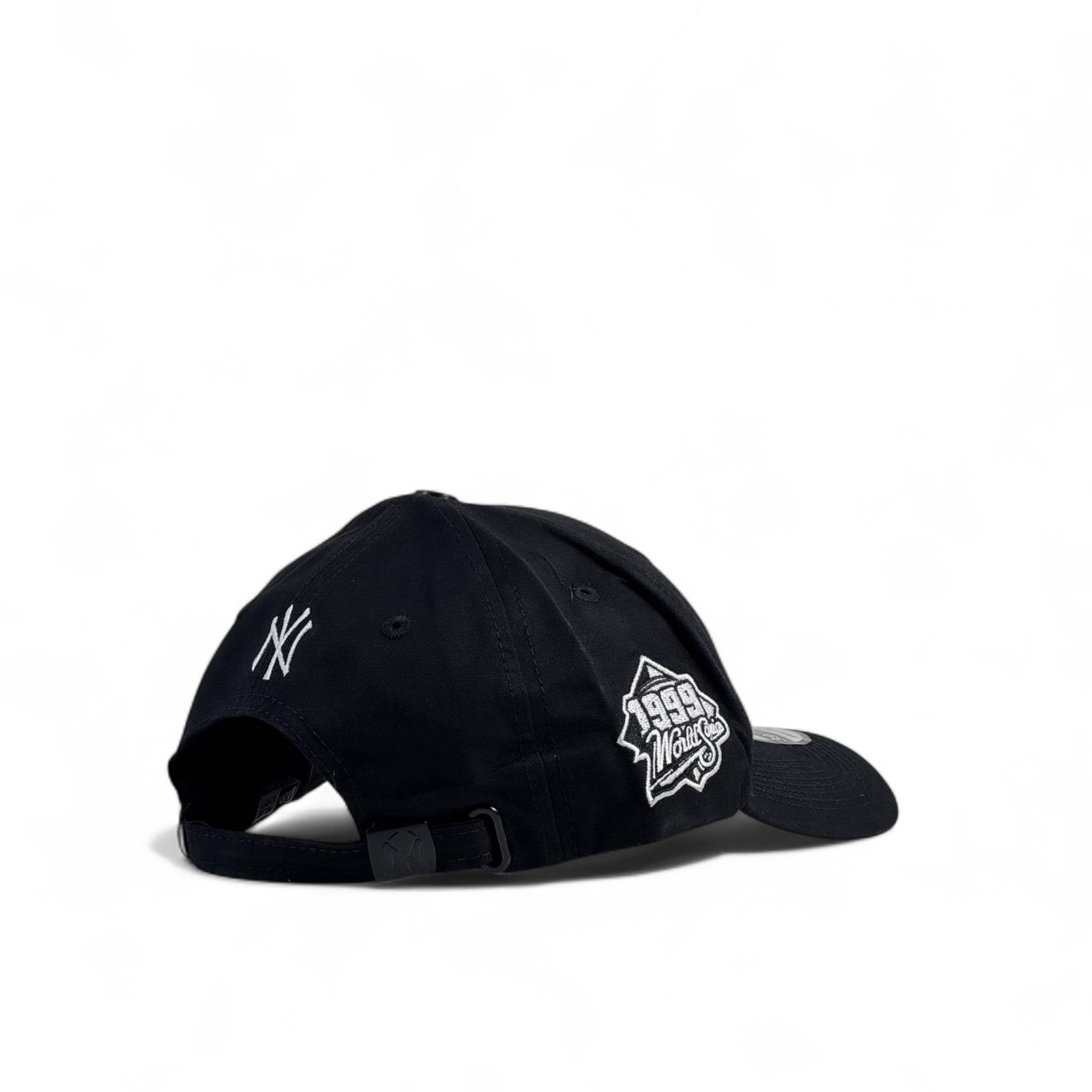 New York Yankees Black Cap – Classic New Era MLB Streetwear 🗽🖤
