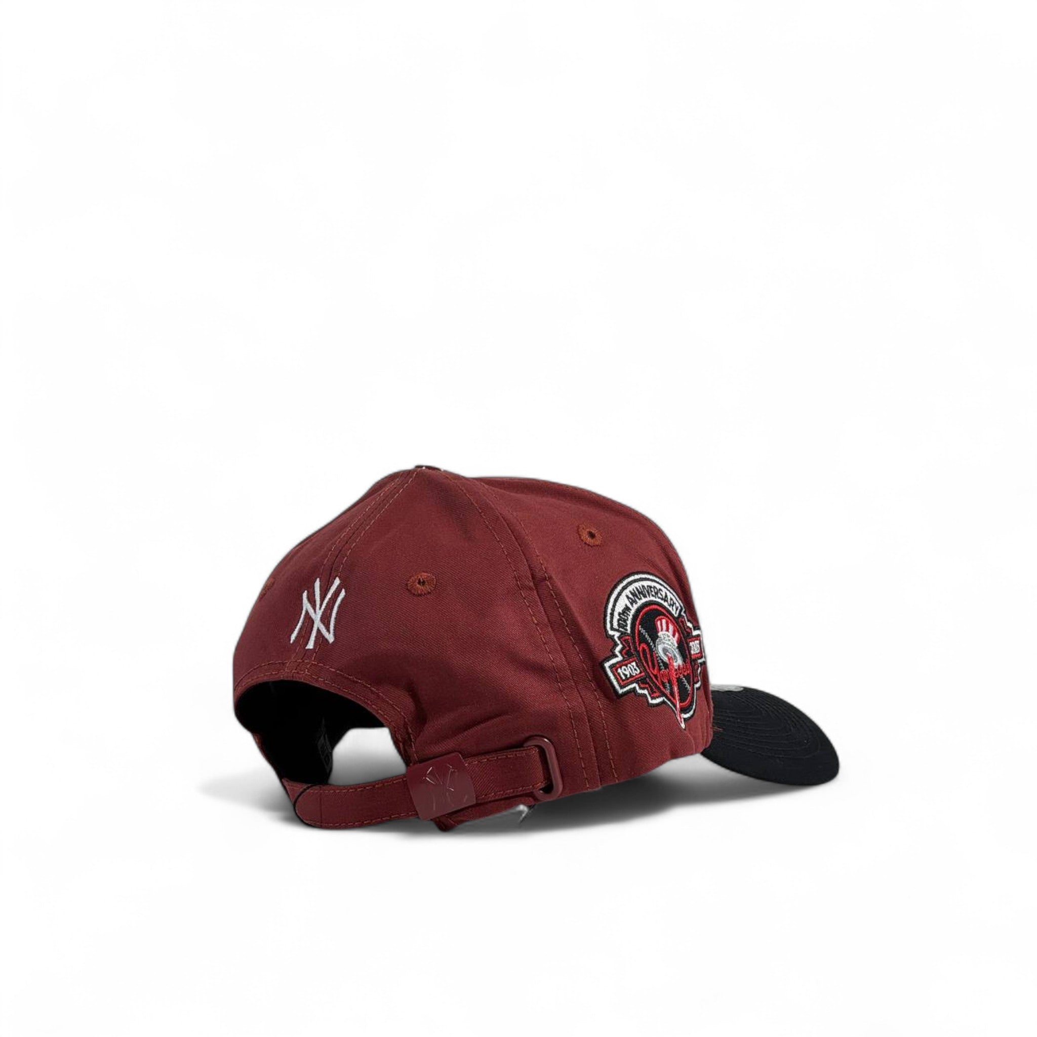 New Era Yankees Cap – Burgundy & Black Edition 🧢⚾