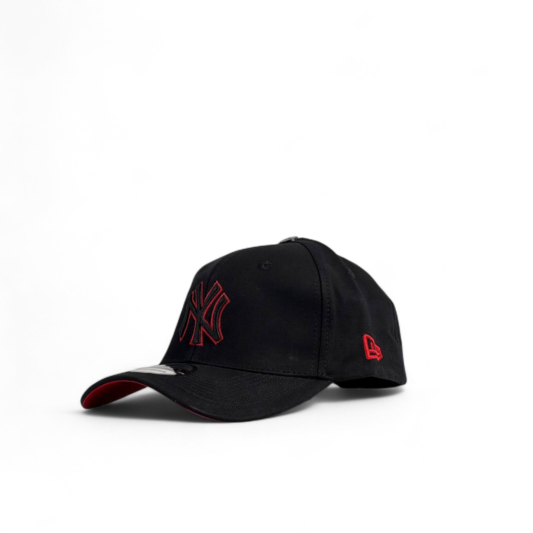 New Era Yankees Cap – Black & Red Edition 🖤❤️