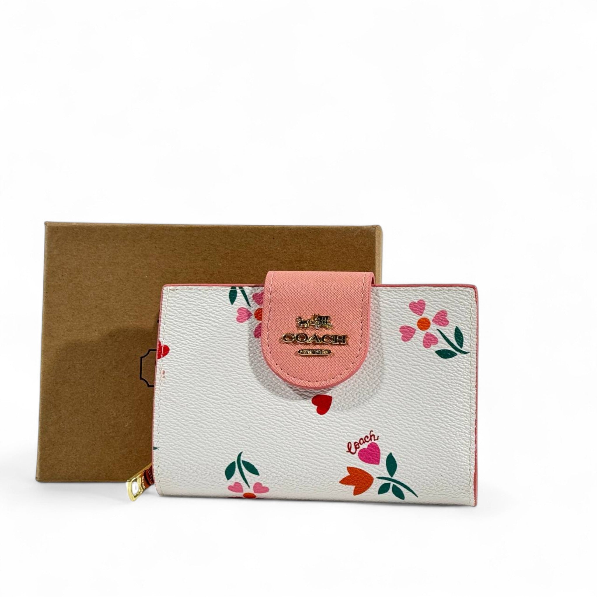 🌸 Coach Floral Leather Wallet – Feminine Charm Meets Everyday Luxury
