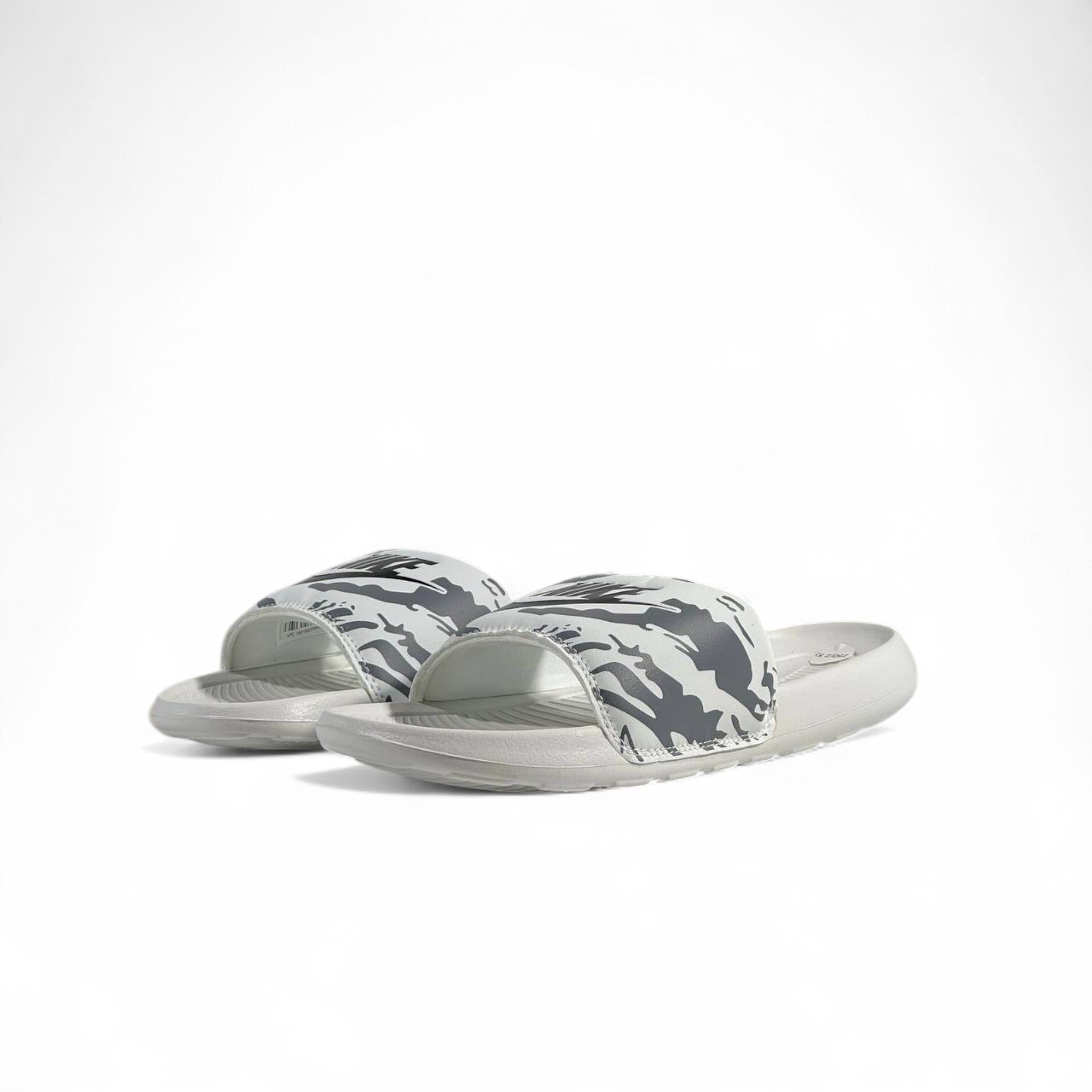🖤 Nike Grey Camo Slides – Urban Streetwear Slippers ⚪