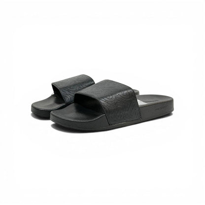 BURBERRY Luxury Black Slide Sandals – Embossed Monogram Comfort & Premium Streetwear 👟✨