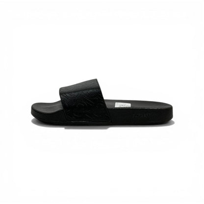BURBERRY Luxury Black Slide Sandals – Embossed Monogram Comfort & Premium Streetwear 👟✨