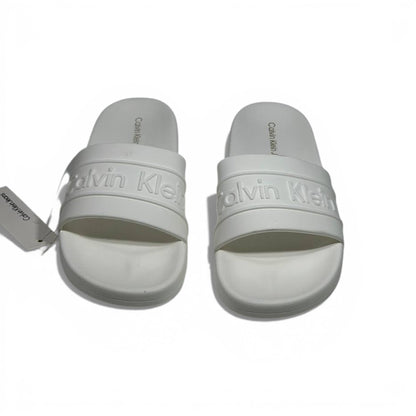 🤍✨ Calvin Klein Embossed Logo Slide Slippers – White Minimal Luxury ✨🤍