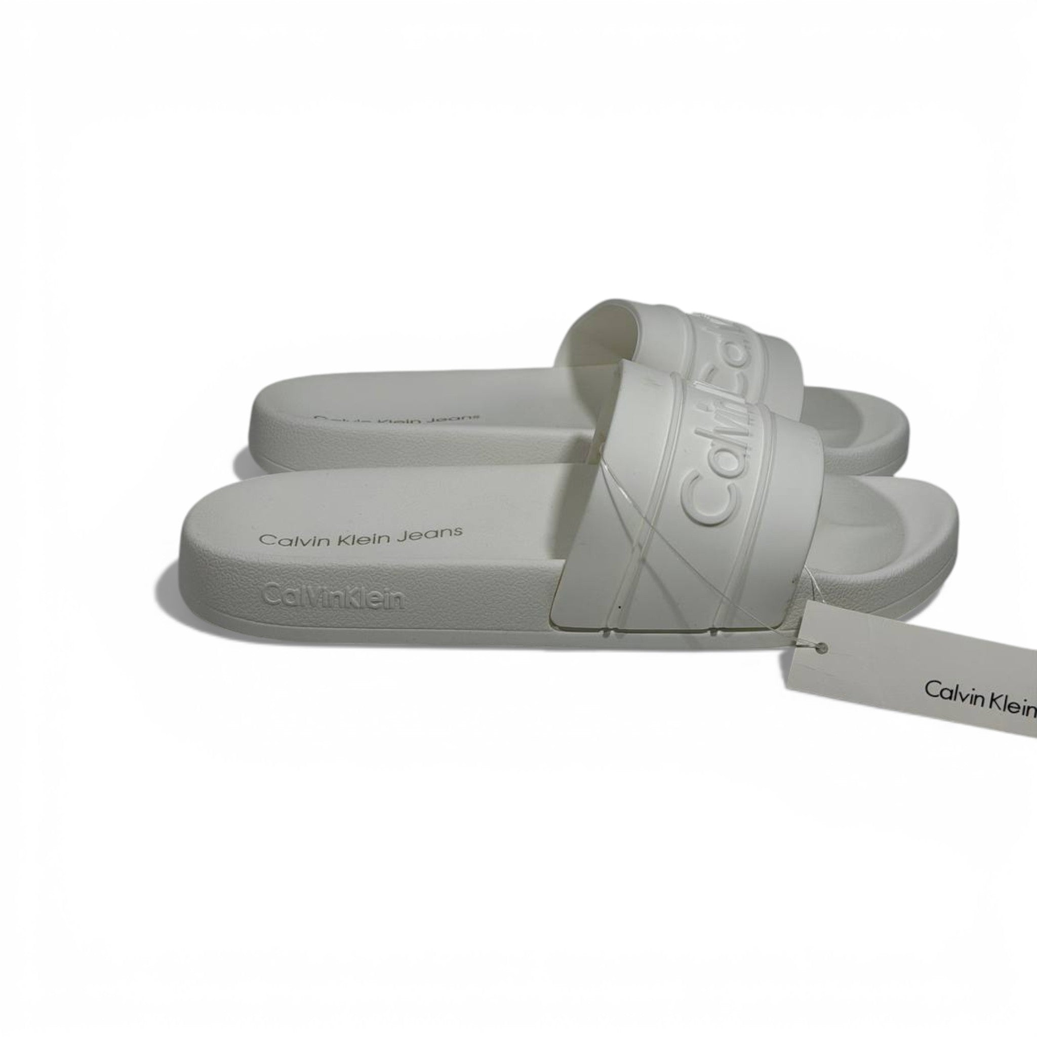 🤍✨ Calvin Klein Embossed Logo Slide Slippers – White Minimal Luxury ✨🤍