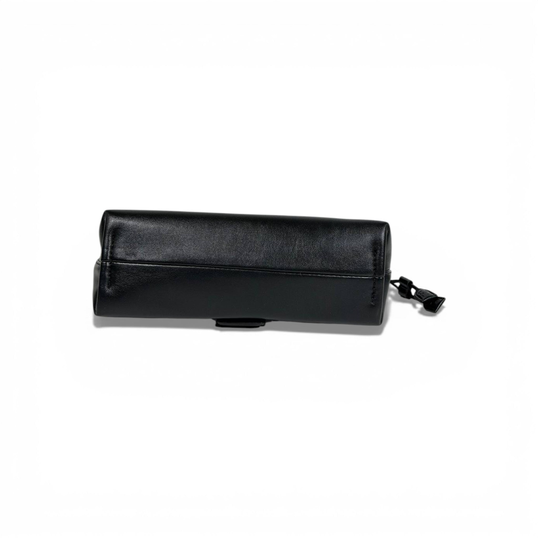 Fendi Leather Baguette Shoulder Bag – Classic Black 🖤✨