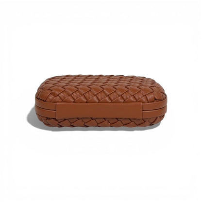 Bottega Veneta Intrecciato Knot Clutch – Caramel Brown 🤎✨