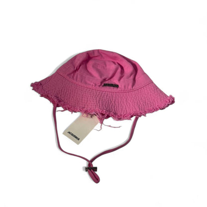 🎀 Jacquemus Pink Quilted Bucket Hat – Bold, Chic & Playful 💖