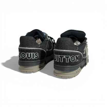 🖤🔥 Louis Vuitton Luxury Low-Top Sneakers – Black Monogram Street Edition 👟✨