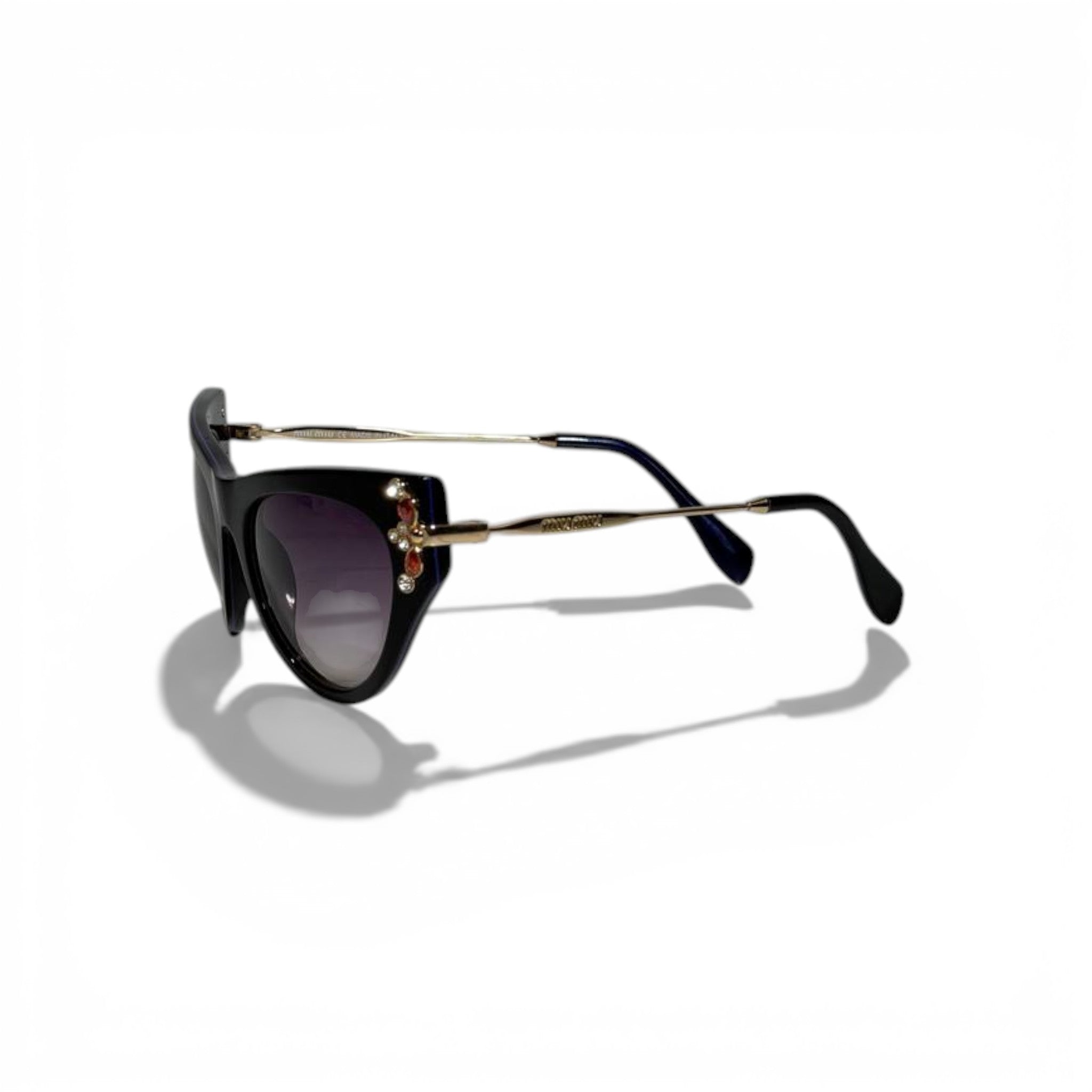 🕶️ Miu Miu Luxury Sunglasses – Bold Femininity & Modern Chic ✨💖