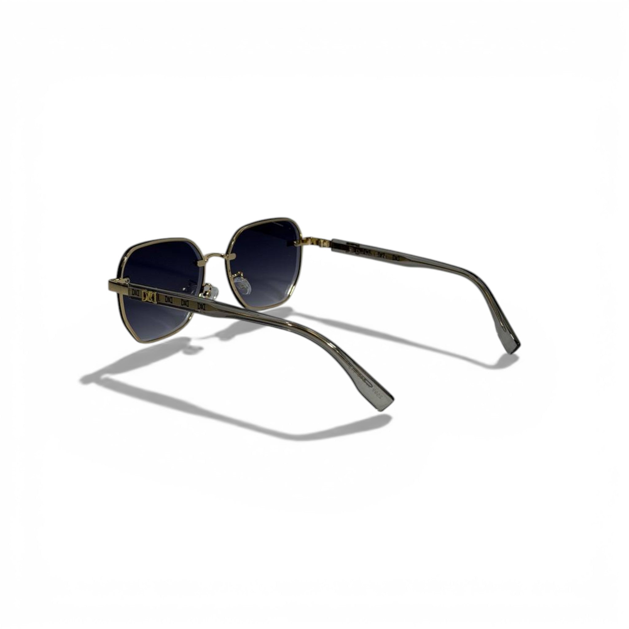 🕶️ Dior Signature Sunglasses – Timeless Elegance ✨