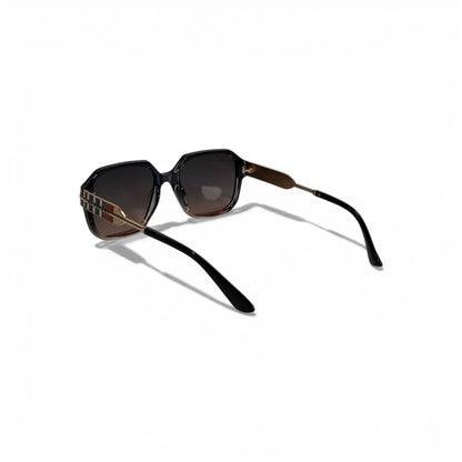 Burberry Square Sunglasses – Black Frame with Iconic Check Detail 🕶️✨