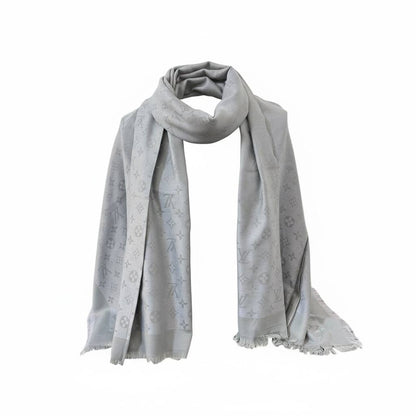 🤍✨ Louis Vuitton Light Grey Monogram Scarf – Elegant Luxury Everyday Essential 🧣🔥