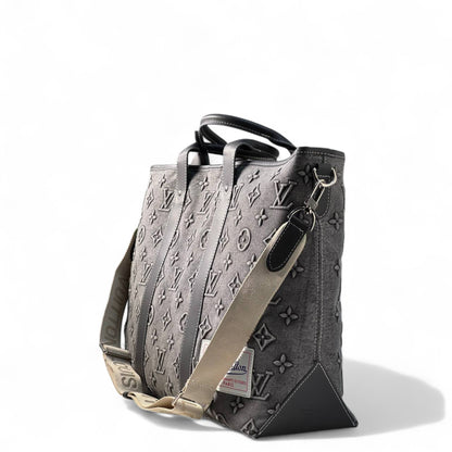 Louis Vuitton Monogram Oversized Tote – Grey Canvas Edition 🖤🧳