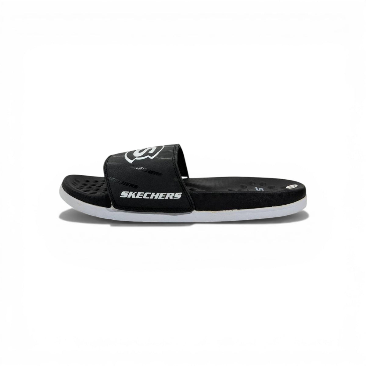 🖤⚪ Skechers Slides – Air Comfort Dual Tone Edition 🔥🩴